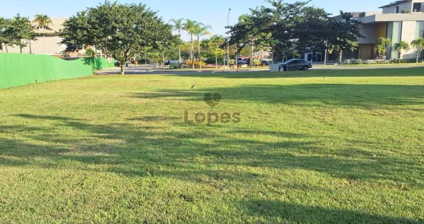 TERRENO COM 600 M² NO CONDOMÍNIO ALPHAVILLE, NA BARRA  DA TIJUCA.