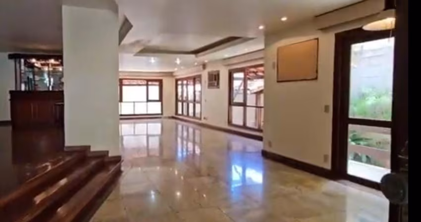 CASA COM 7 QUARTOS NA BARRA DA TIJUCA