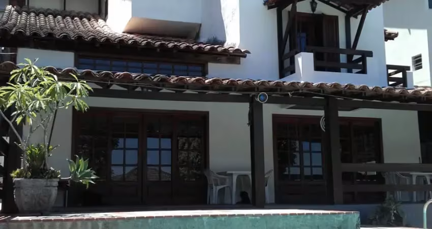 TRIPLEX COLONIAL  COM 5 QUARTOS SENDO 4 SUÍTES VAGA PARA + DE 5 CARRO NA GARAGENS