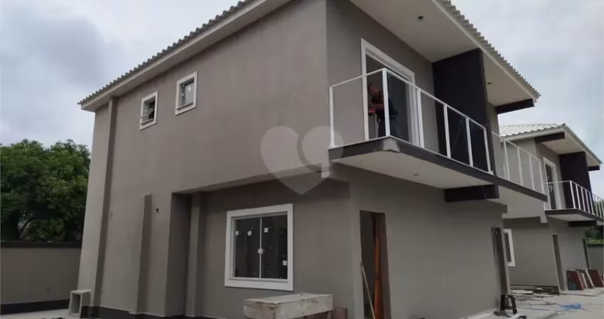 Casa de Vila à venda com 2 quartos em Jardim Atlântico Oeste (itaipuaçu), Maricá - RJ