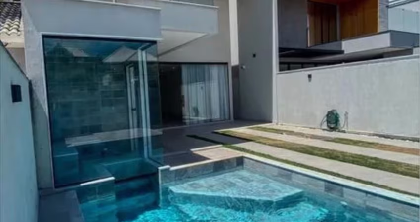 Casa moderna de 350M² com design contemporâneo no condomínio Green Place.