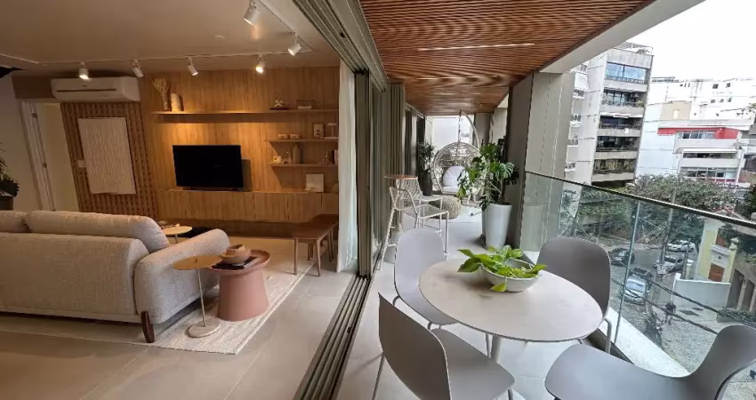 Vende-se cobertura  duplex 4 quartos mobiliada na lagoa-rj