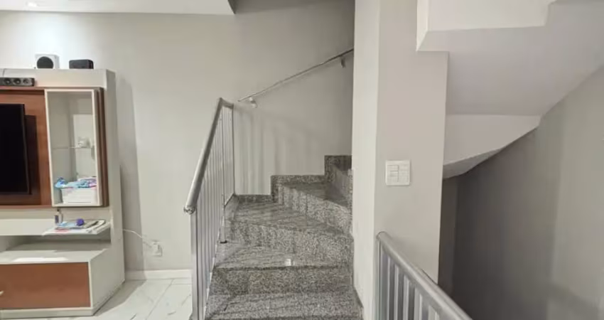 Linda casa reformada e em ótimo estado triplex de 3 quartos e terraço gourmet na vila da penha