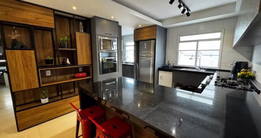 Linda cobertura com 3 quartos para venda, 215m2  totalmente reformada
