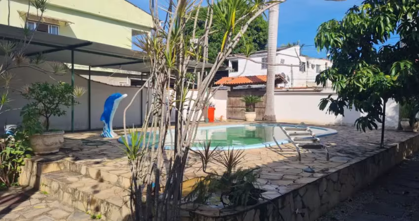 Espetacular casa de 3 suítes e quintal enorme na estrada do campinho pertinho da avenida brasil