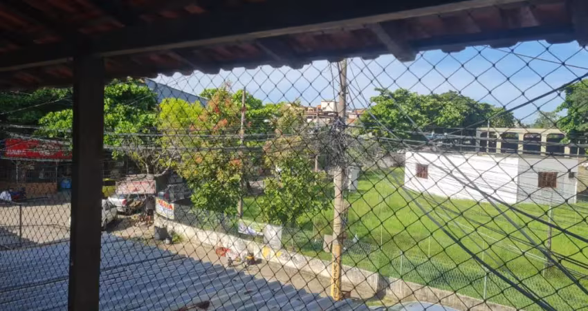 Oportunidade para morar e investir, casa de 3 quartos, kitnet e lojas tudo junto