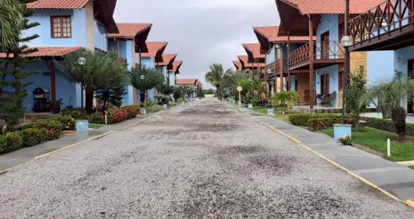 Casa com excelente localização em Tamandaré, próximo ao mar no condomínio Village Praia dos Carneiros III.