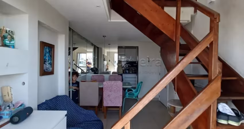 Excelente apartamento duplex localizado em Candeias com 110,00m².