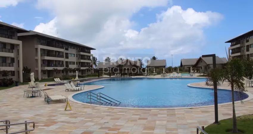 Apartamento com excelente localização em muro alto, em condomínio beira mar.