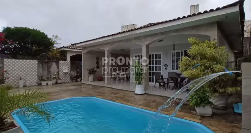 Casa com piscina privativa com 4 quartos sendo 1 suite com closet em excelente localização - candeias