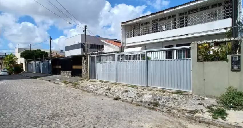 Casa com área privativa no bairro da madalena - recife-pe
