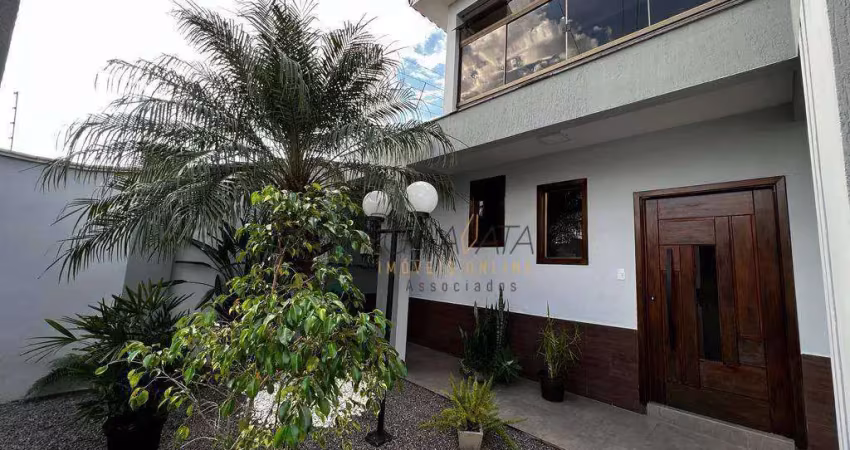 Casa com 3 dormitórios à venda, 240 m² por R$ 850.000,00 - Parque São José - Varginha/MG