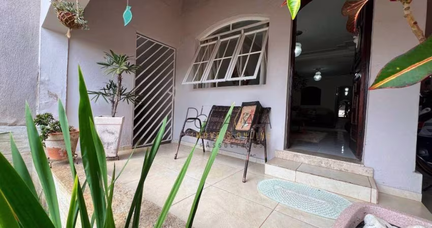 Casa com 3 dormitórios à venda, 288 m² por R$ 760.000,00 - Rezende - Varginha/MG