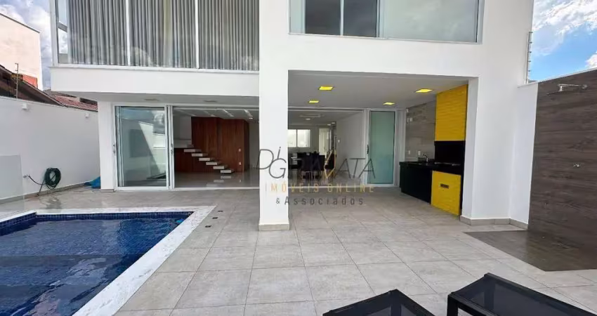 Casa com 4 dormitórios à venda, 242 m² por R$ 1.250.000,00 - Treviso - Varginha/MG