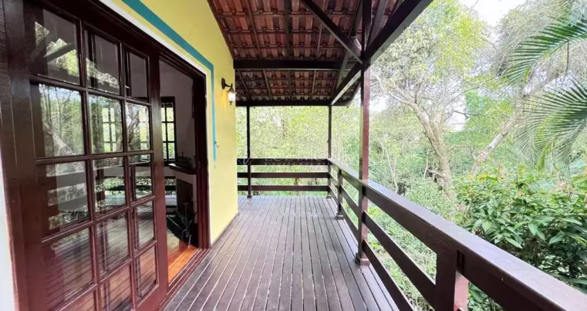 Casa em condomínio do sino em vargem grande, casa duplex no meio da floresta