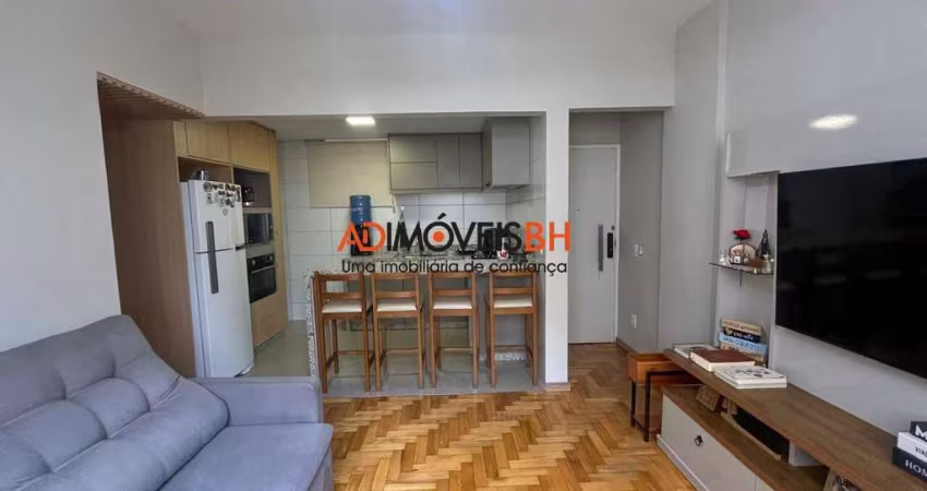 Apartamento todo reformado com área de 66m², 02 quartos, 01 suíte, 02 vagas de garagem, no Barro Preto