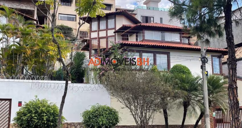 Casa com habite-se, área total de 400m², em 04 níveis, 04 quartos, 01 suíte, 05 banheiros, 03 vagas de garagem, no São Bento