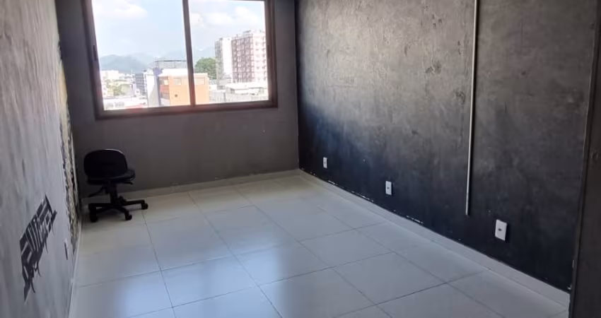 Aluga-se Sala Comercial em Excelente Localização – Madureira