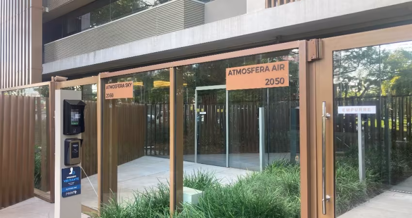 Apartamento padrão Cyrela mobiliado no Menino Deus