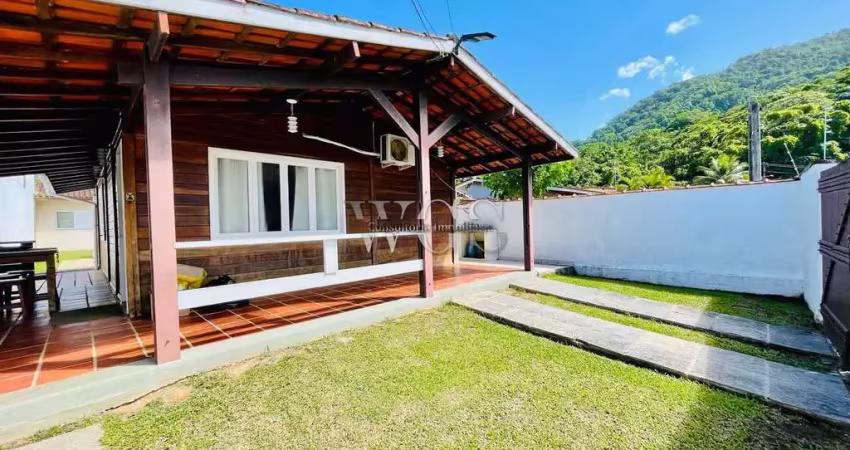 Casa Mobiliada à Venda | 3 Dormitórios | Piscina | Em Ubatuba - SP