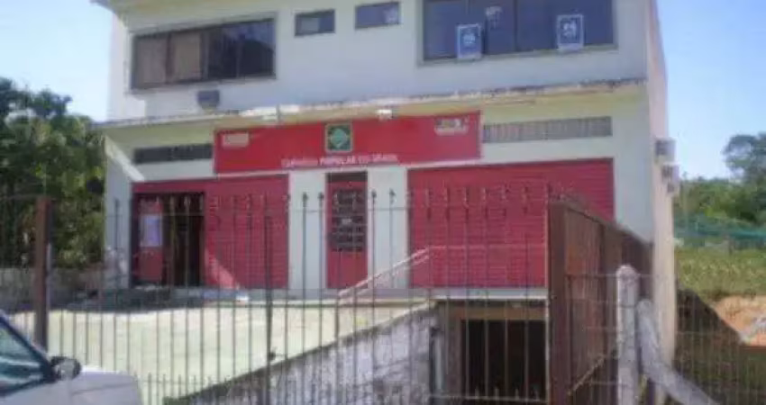 Loja comercial estratégica às margens da avenida principal