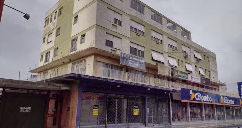 Sala Comercial Espaçosa no Edifício Cherubini