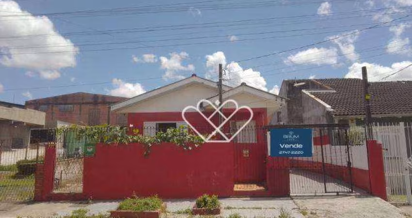 Ampla Casa com 3 Dormitórios e Pátio em Cachoeirinha