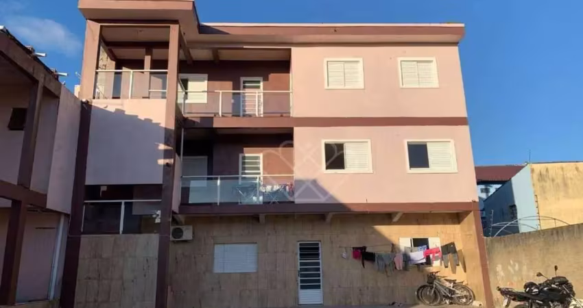 Apartamento 2 dormitórios com sacada e sala ampla em localização estratégica