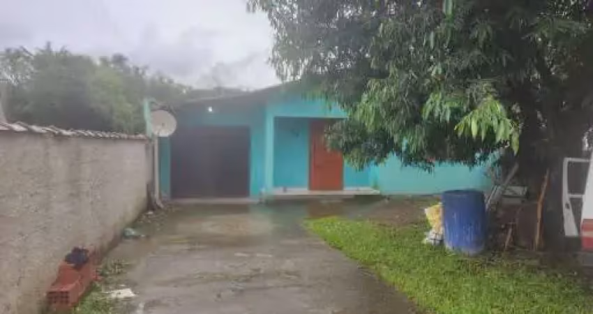 Casa com amplo quintal em terreno de 400m² no bairro mato alto