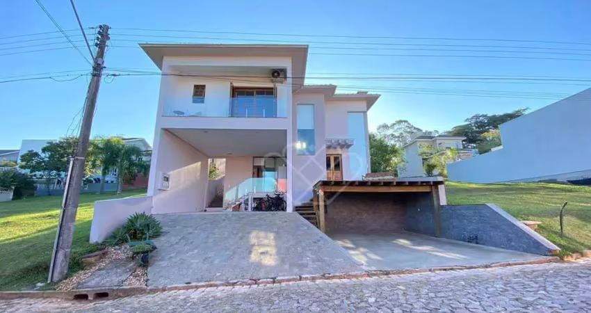 Casa alto padrão com lareira e aquecimento solar na reserva da aldeia