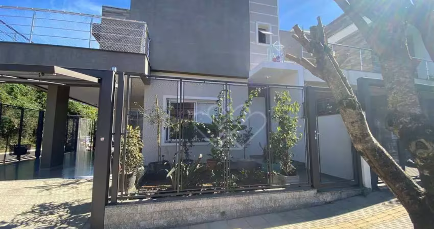 Casa com suíte e 3 vagas em localização privilegiada