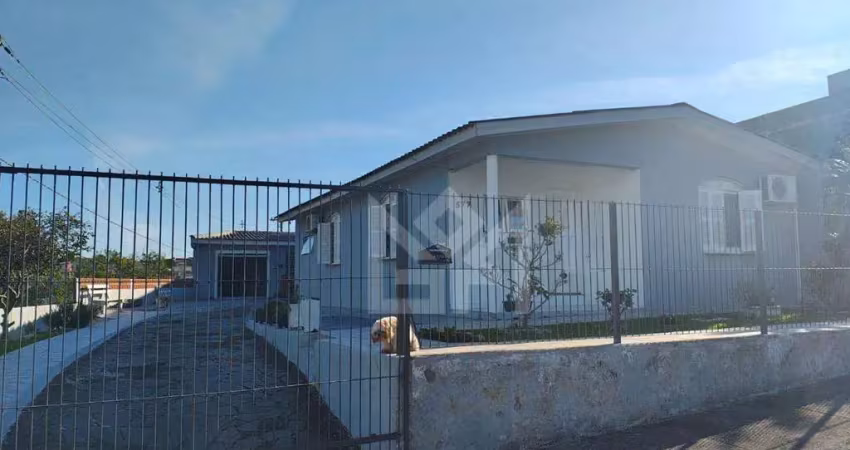 Casa com 3 dormitórios, suíte e 5 vagas no bairro vera cruz