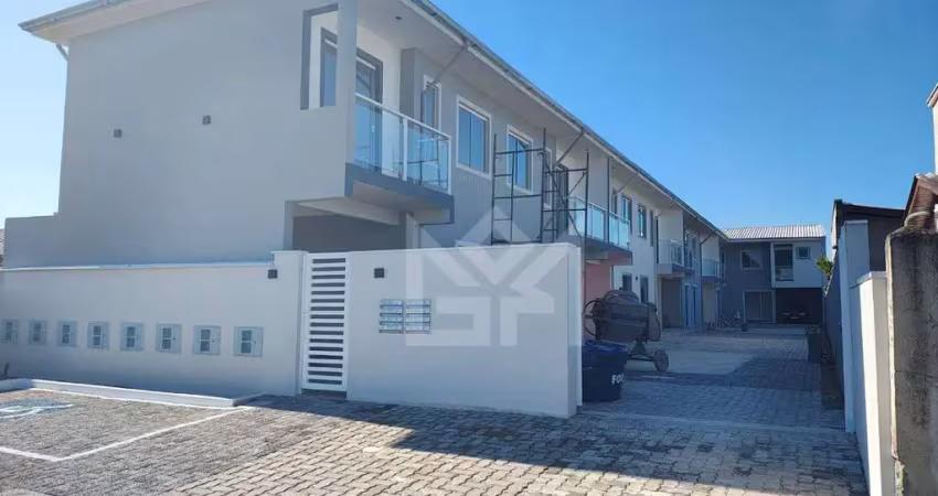Casa aconchegante no bairro santa cruz com espaço integrado e pátio