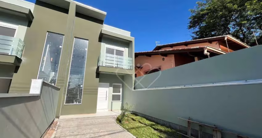 Casa de alto padrão com 3 dormitórios e pátio amplo em localização privilegiada