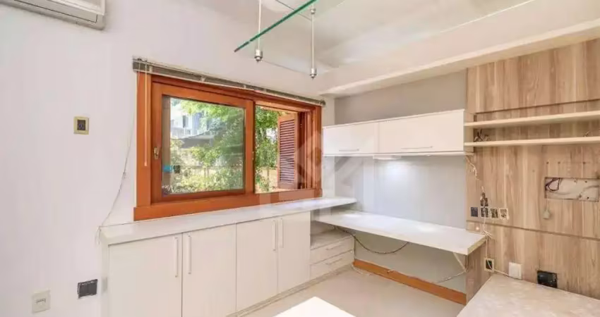Casa com piscina, 3 quartos e amplo terreno no bairro ipanema em porto alegre