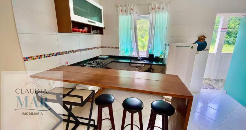 APARTAMENTO COM SUÍTE E PISCINA NA PRAIA DA MARANDUBA