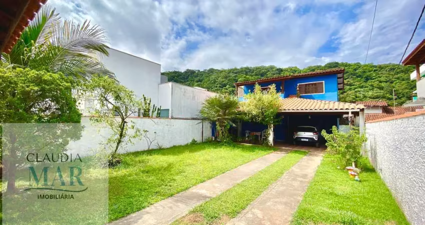 2 casas com 4 quartos sendo 2 suítes na praia da maranduba