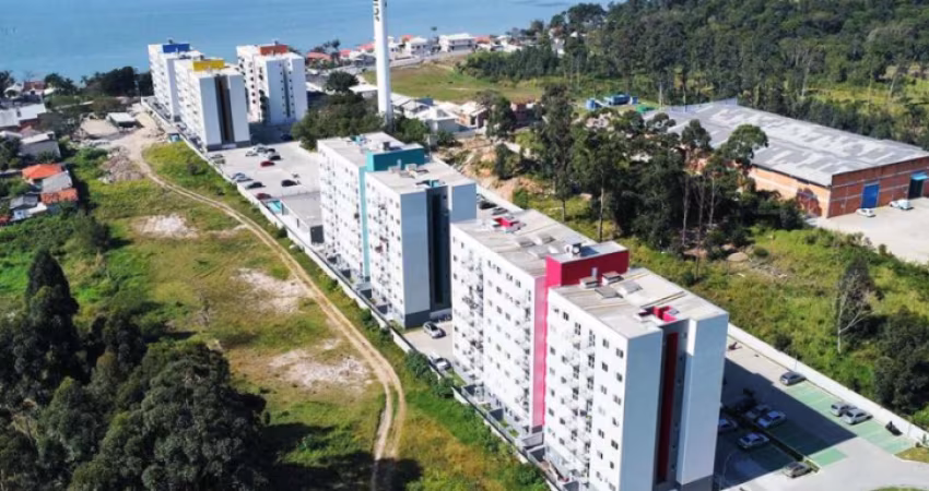 Brisas do oceano,50 metros do mar fica em Palhoça e fornece área de praia privativa, piscina ao ar livre, Wi-Fi grátis e uma recepção 24 horas. Iguatemi Florianópolis fica a apenas 34 km de distância.