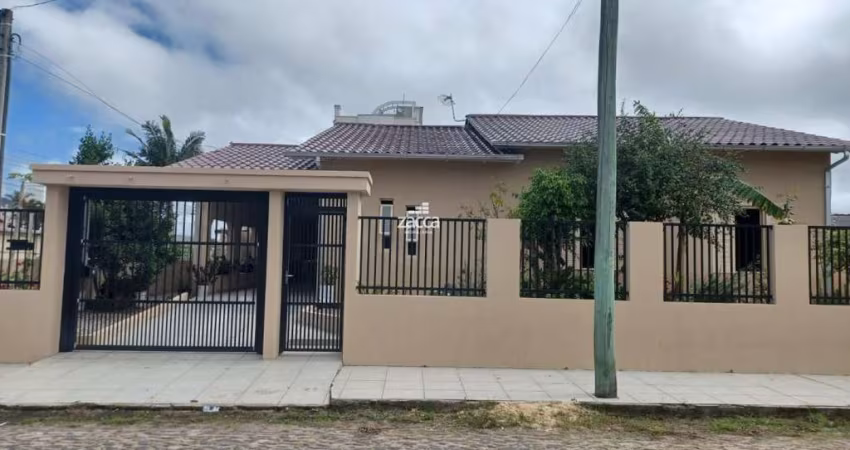 Casa para Venda em Sombrio, Centro, 3 dormitórios, 1 suíte, 2 banheiros, 2 vagas