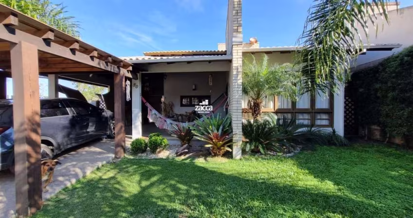Casa para Venda em Sombrio, Centro, 3 dormitórios, 1 suíte, 2 banheiros, 2 vagas