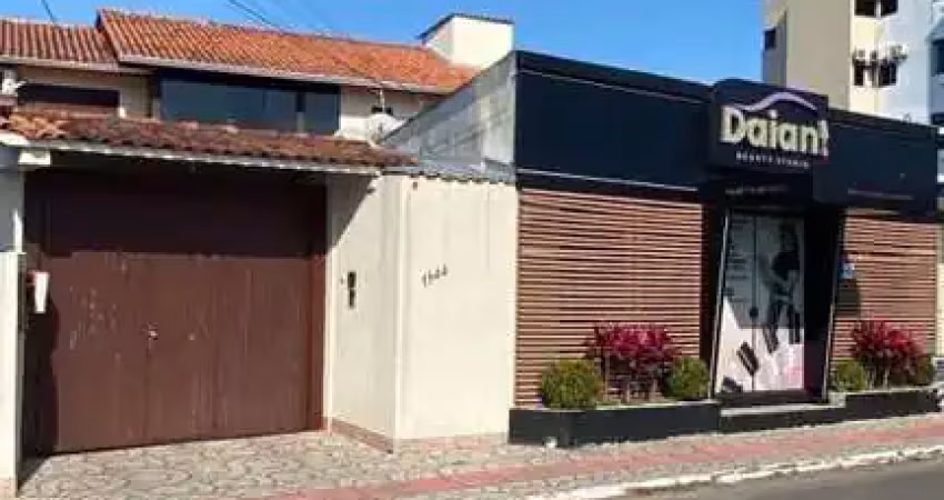 Casa para locação em sombrio, centro, 2 dormitórios, 1 banheiro, 1 vaga