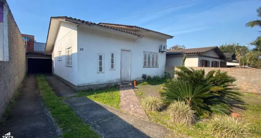 Casa para locação em sombrio, centro, 2 dormitórios, 1 banheiro, 1 vaga