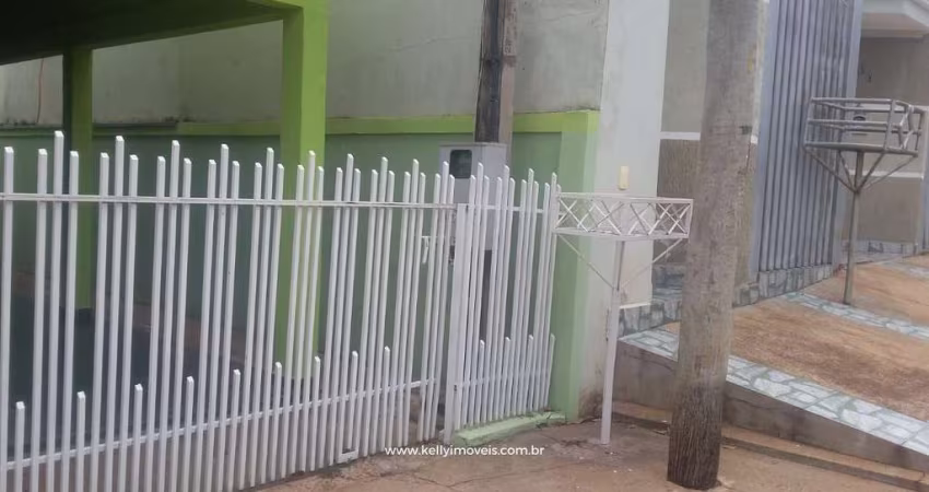 casa com churrasqueira e quintal grande Paulicélia