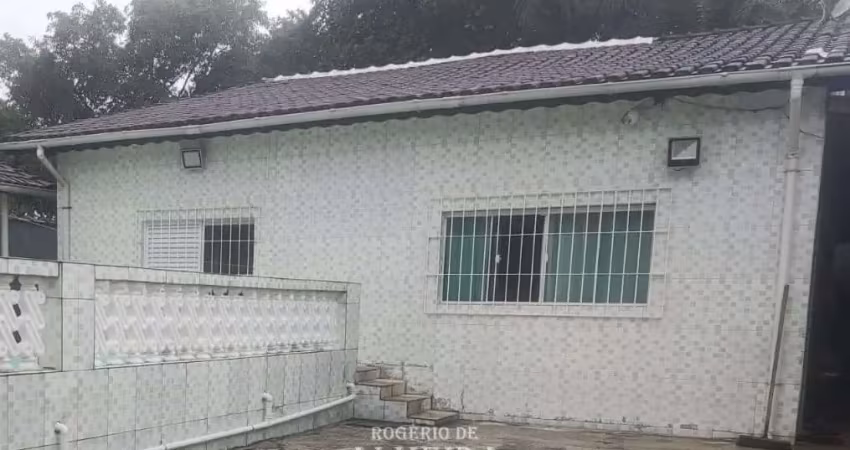 Casa à venda com piscina ,3 quartos, gaivota (praia)
