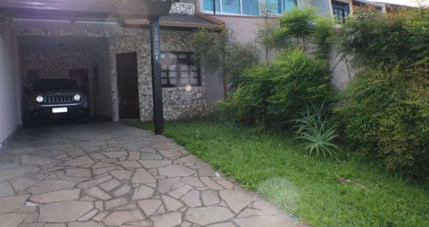 Sobrado com 3 dormitórios à venda, 243 m² por R$ 980.000,00 - Jardim das Américas - Curitiba/PR