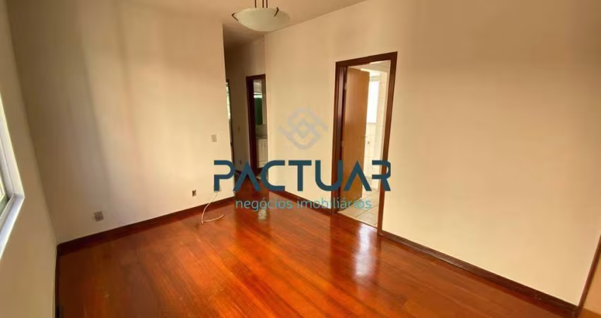 Apartamento com 3 Quartos e 02 banheiro para Alugar, 80 m² por R$ 2.100/Mês