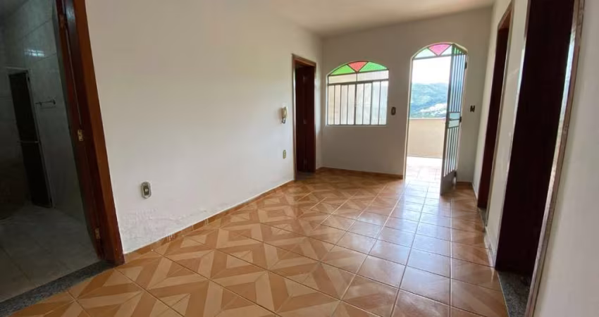 Casa de 2 quartos com quintal para alugar no Palmeiras!