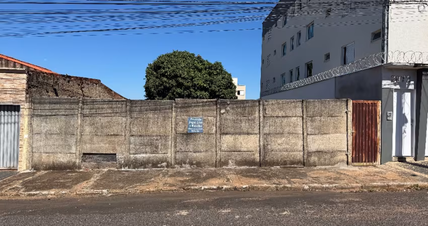 Terreno a venda no bairro Santa Mônica com ótima Localização
