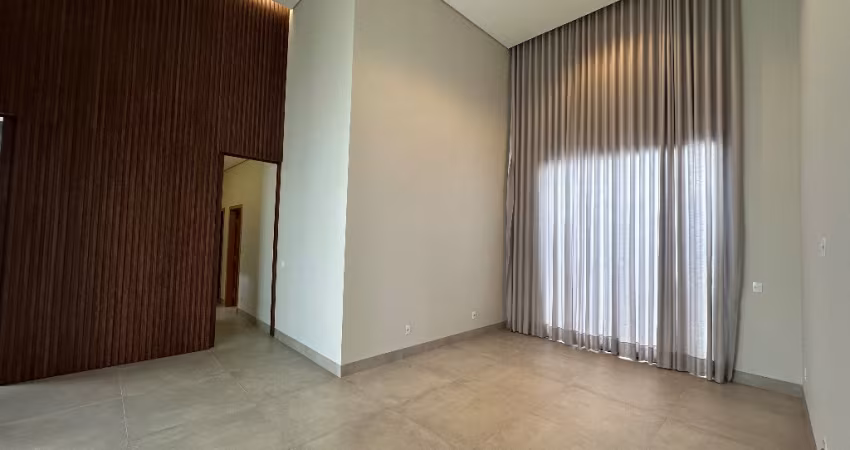Linda Casa a venda no Condomínio Jardim Versailles