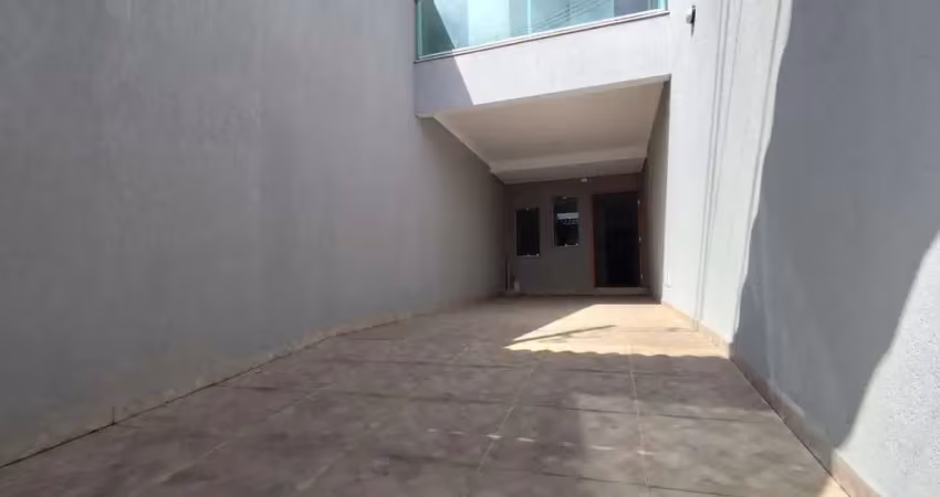 Sobrado novo a 05 minutos a pé da avenida águia de haia com 03 dormitórios